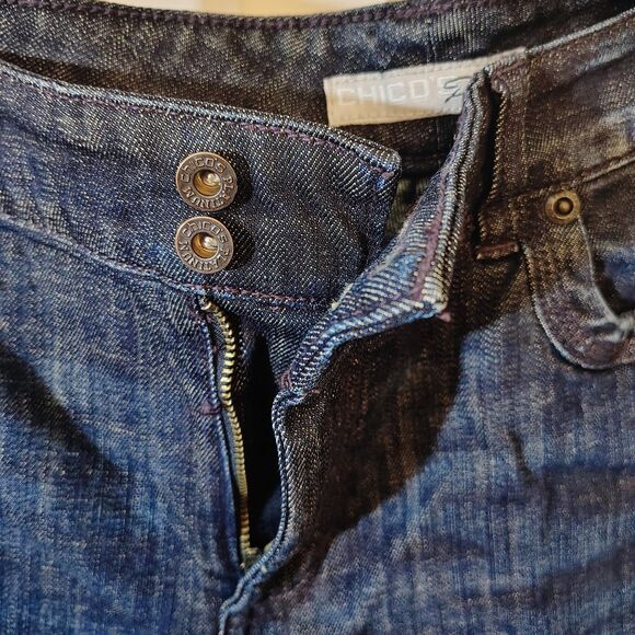 Chico's Size 1 (8) Platinum Jeans Stretch 5 Pocket 2 Button side leg Zip - Picture 9 of 16